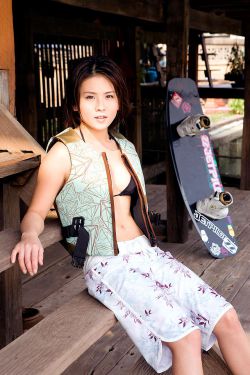 日本巜商务旅行戴帽子的同行